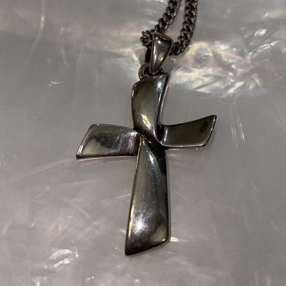 James Avery RETIRED Sterling RIBBON CROSS Necklace - Picture 6 of 7